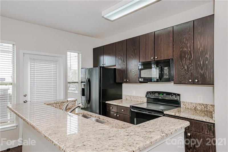 Property image 4 at 845 Seigle Point Drive, Charlotte, NC 28204