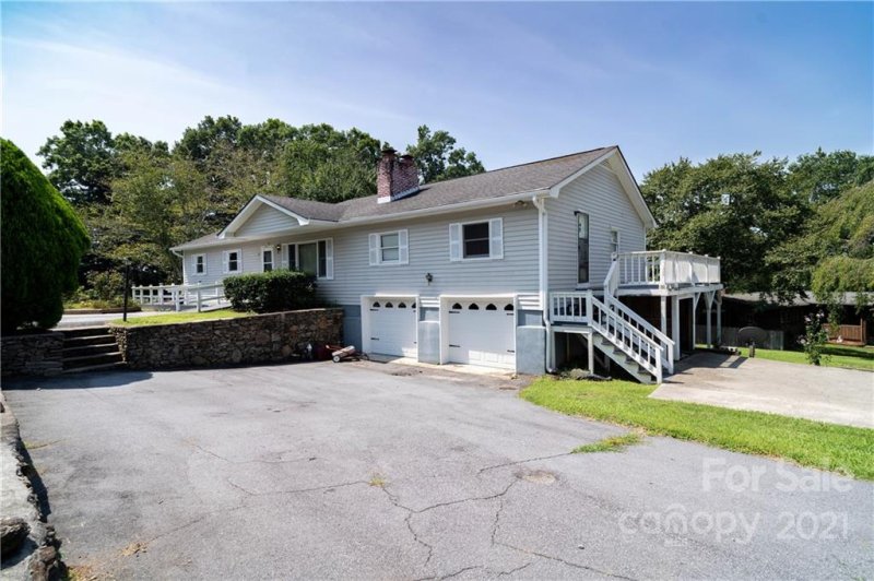 Property image 2 at 6 Stoney Nob Drive, Hendersonville, NC 28792