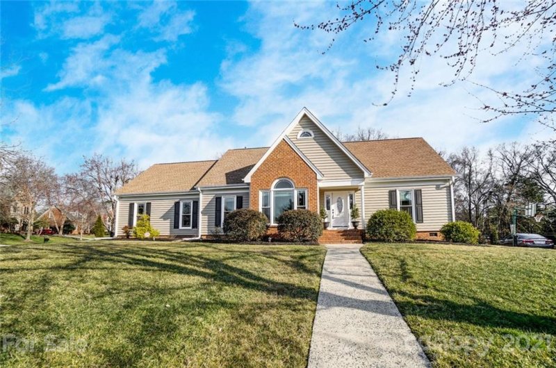 Property image 5 at 10701 Maryfield Lane, Charlotte, NC 28277