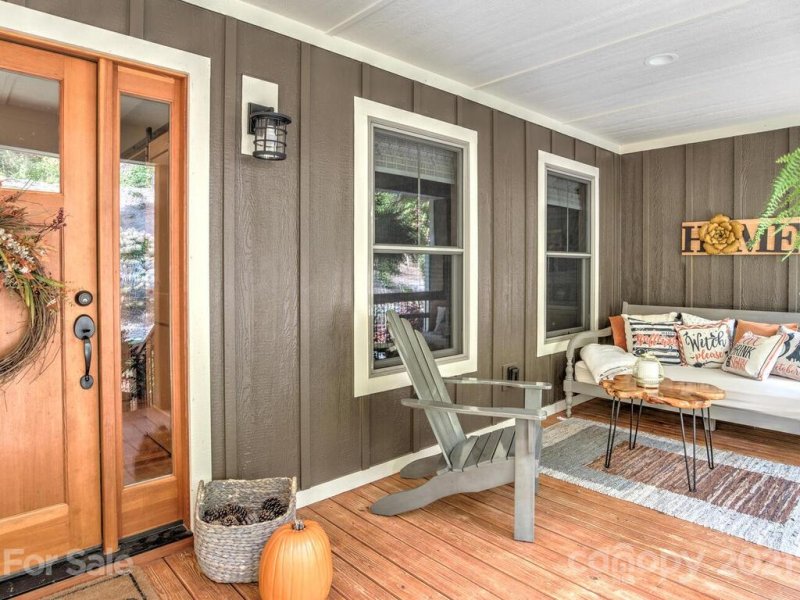 Property image 2 at 527 Rockmoor Way, Hendersonville, NC 28791