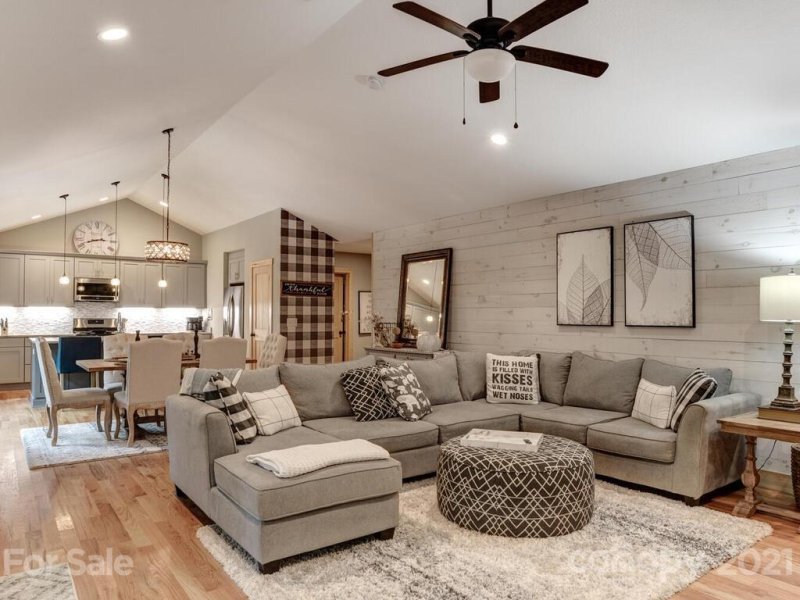 Property image 5 at 527 Rockmoor Way, Hendersonville, NC 28791