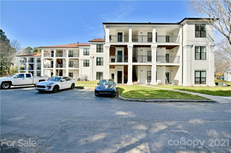 17810 Half Moon Lane