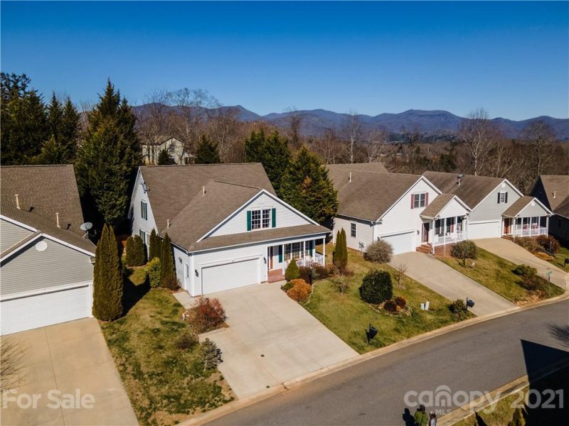 Property image 2 at 105 Willow Oak Drive, Asheville, NC 28805
