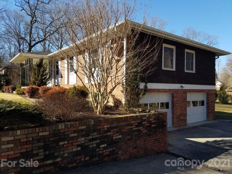 Property image 2 at 3114 Cheryl Drive, Hendersonville, NC 28792