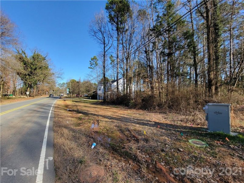 Property image 2 at 5120 Lakeview Road, Charlotte, NC 28216