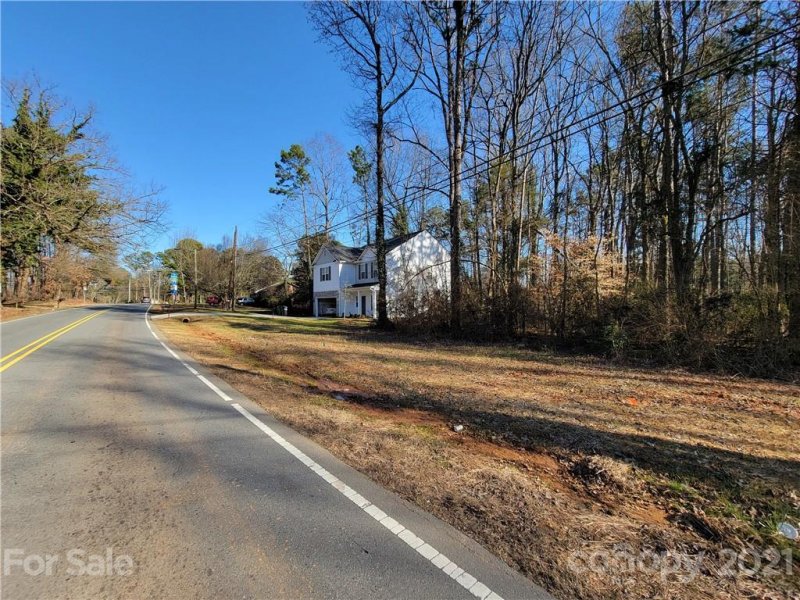 Property image 3 at 5120 Lakeview Road, Charlotte, NC 28216