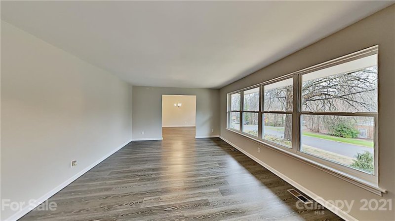 Property image 3 at 6527 Pawnee Drive, Charlotte, NC 28214