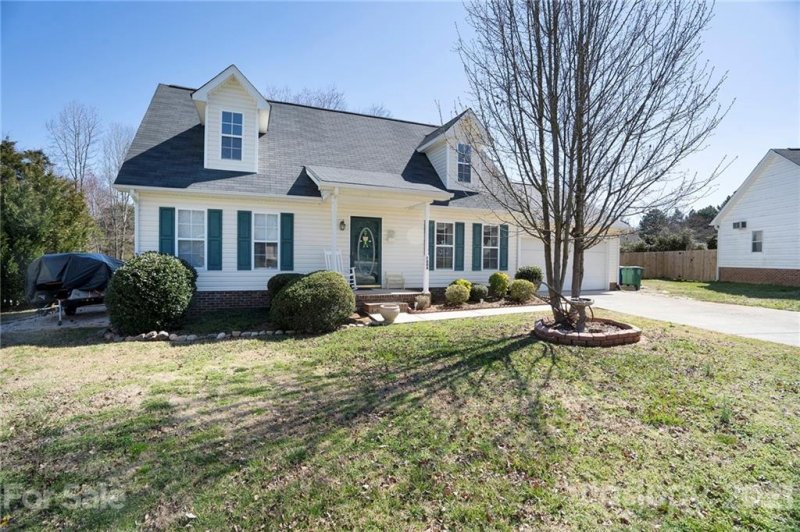 Property image 3 at 7008 Gatwick Lane, Matthews, NC 28105