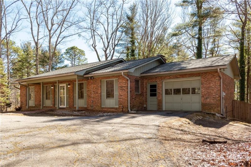 Property image 2 at 129 Jeter Mountain Terrace, Hendersonville, NC 28739