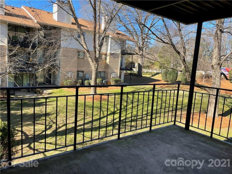 Property image 3 at 4809 Spring Lake Drive, Charlotte, NC 28212