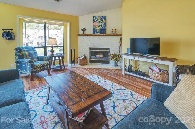 Property image 3 at 34 Ravencroft Lane, Asheville, NC 28803