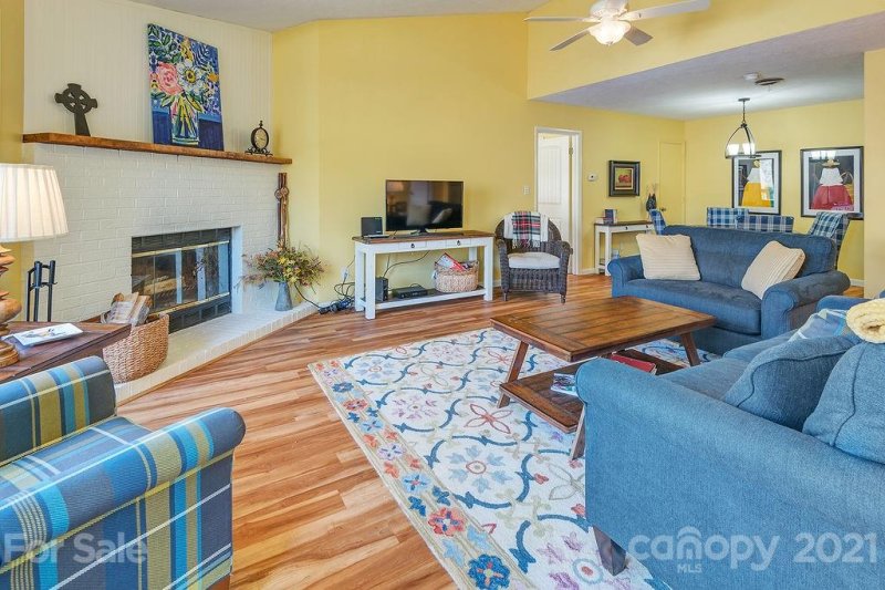 Property image 4 at 34 Ravencroft Lane, Asheville, NC 28803