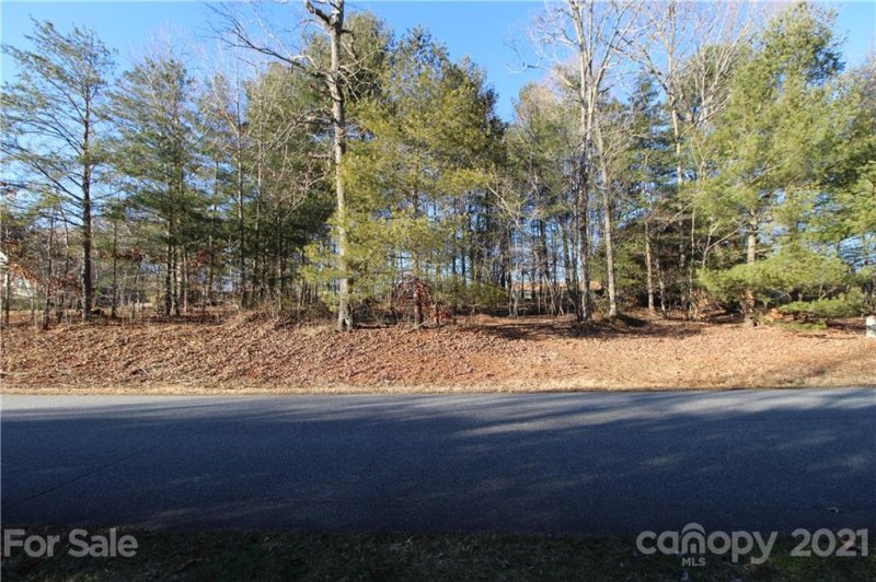 Property image 2 at 2010 Tall Oak Drive, Lenoir, NC 28645