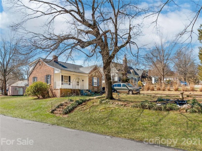 Property image 2 at 401 Hillcrest Avenue, Gastonia, NC 28052