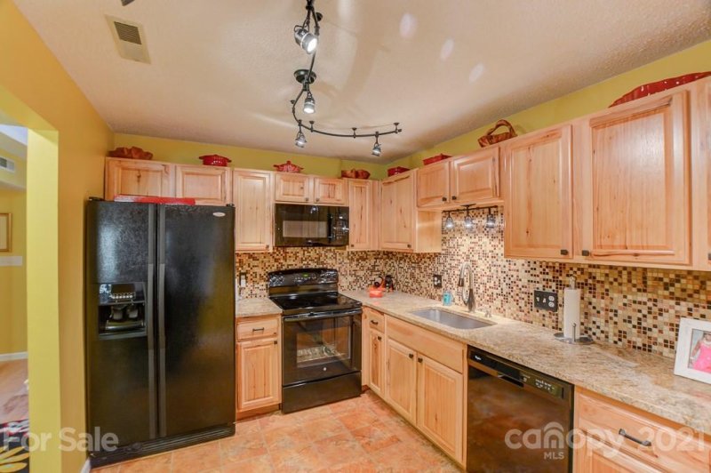 Property image 5 at 2504 Vineyard Boulevard, Asheville, NC 28805