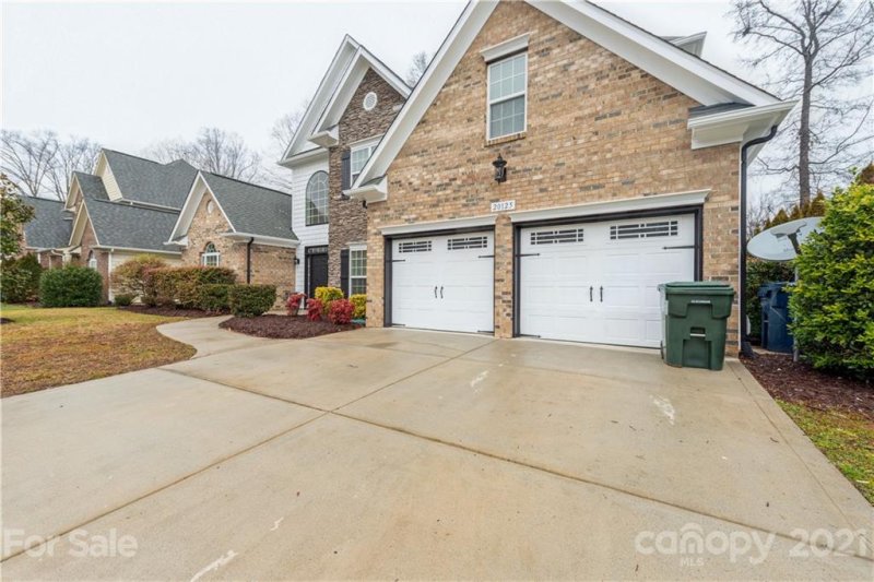 Property image 4 at 20125 Coachmans Wood Lane, Cornelius, NC 28031