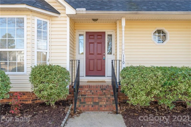 Property image 2 at 110 Turnberry Lane, Mooresville, NC 28117
