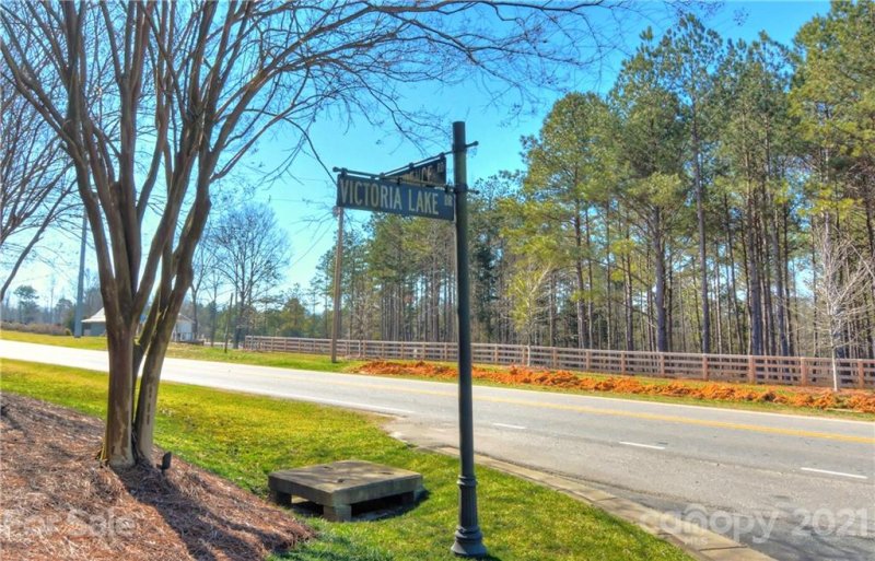 Property image 3 at 1 Victoria Lake Drive, Waxhaw, NC 28173
