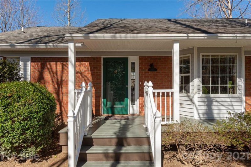 Property image 3 at 800 Summit Farm Lane, Hendersonville, NC 28739