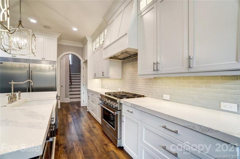 Property image 3 at 4817 Parview Drive, Charlotte, NC 28226