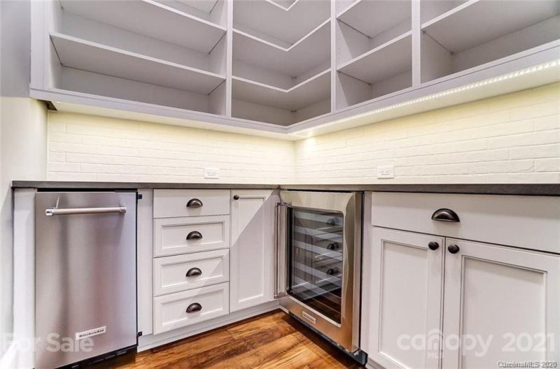 Property image 4 at 4817 Parview Drive, Charlotte, NC 28226