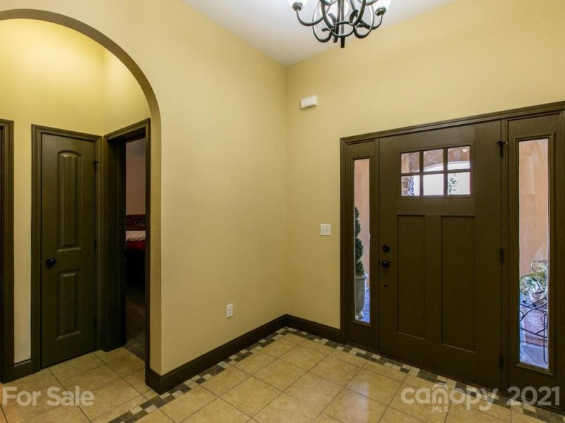 Property image 5 at 25 Ocaso Drive, Asheville, NC 28806