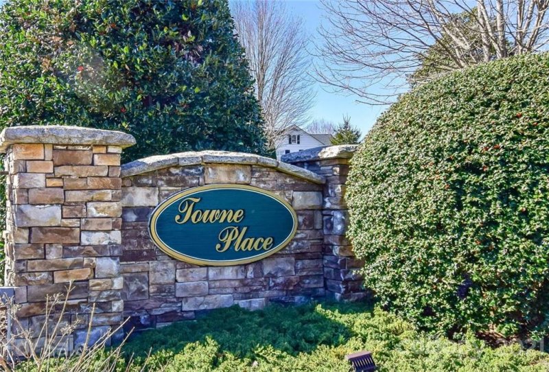 Property image 4 at 104 Towne Place Drive, Hendersonville, NC 28792