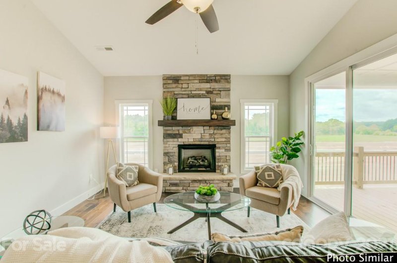 Property image 2 at 129 Leyland Circle, Hendersonville, NC 28792