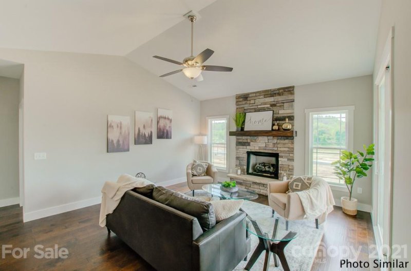 Property image 2 at 147 Leyland Circle, Hendersonville, NC 28792