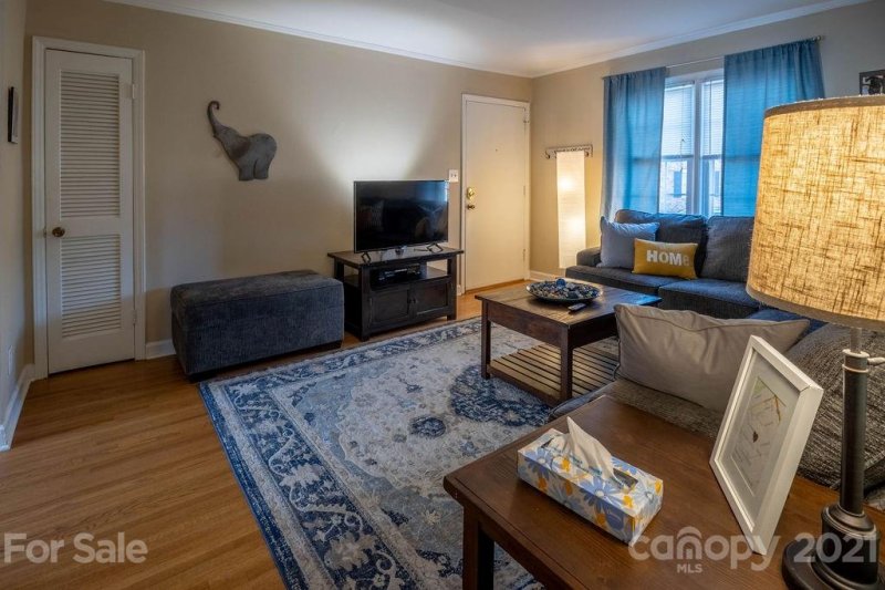 Property image 4 at 908 Mcalway Road, Charlotte, NC 28211