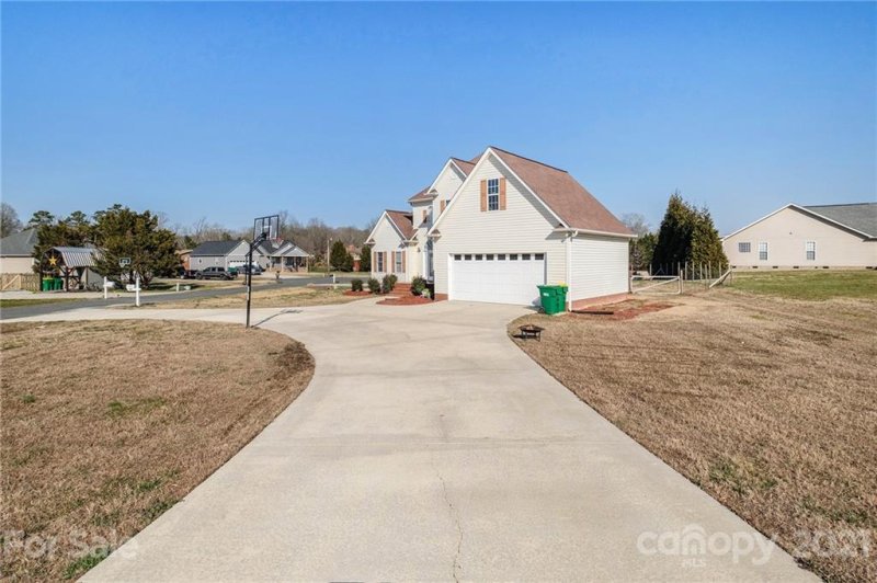 Property image 3 at 215 Birchwood Court, Oakboro, NC 28129