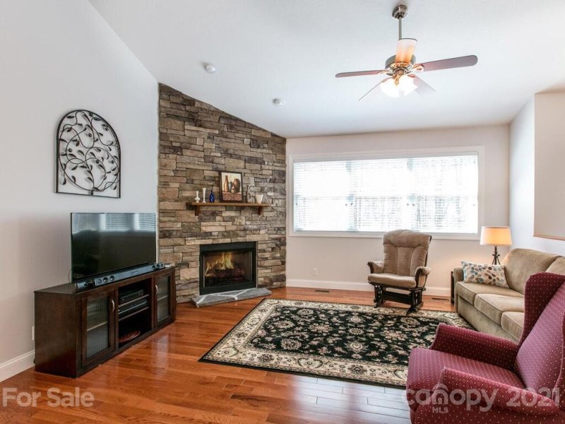 Property image 5 at 674 Salisbury Road, Hendersonville, NC 28792