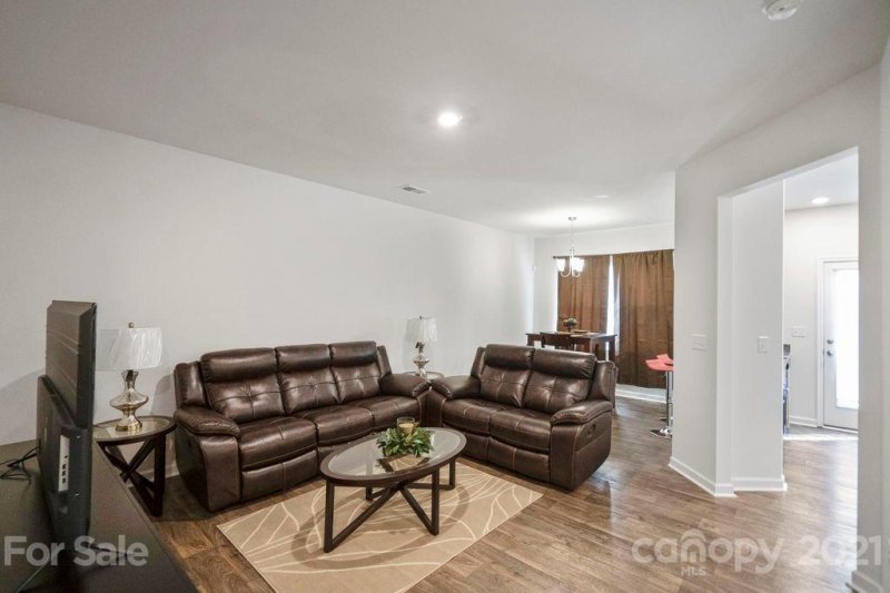 Property image 4 at 6104 Guildford Hill Lane, Charlotte, NC 28215