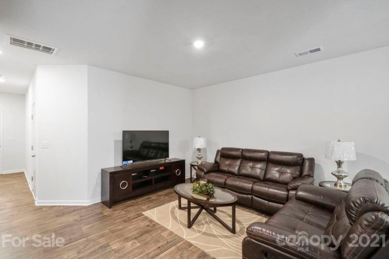 Property image 5 at 6104 Guildford Hill Lane, Charlotte, NC 28215