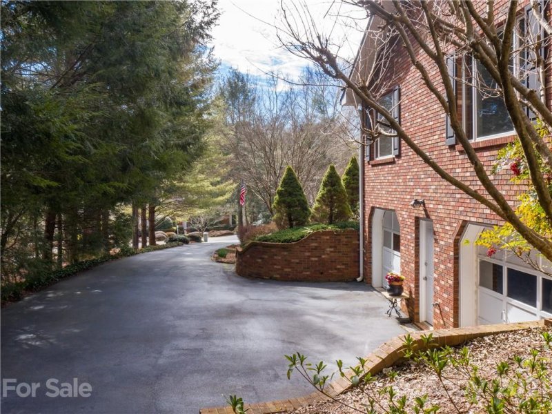 Property image 4 at 15 Legendary Road, Hendersonville, NC 28739