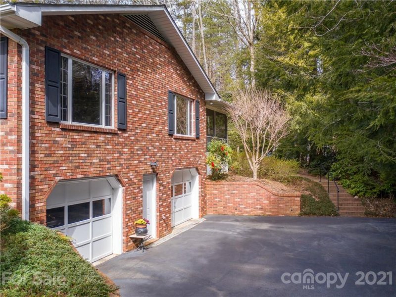 Property image 5 at 15 Legendary Road, Hendersonville, NC 28739