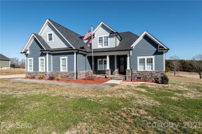 Property image 2 at 935 Oak Ridge Farms Circle, Newton, NC 28658