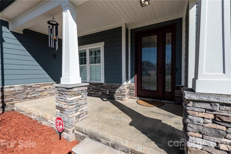 Property image 3 at 935 Oak Ridge Farms Circle, Newton, NC 28658