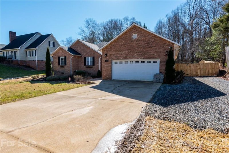 Property image 3 at 1250 34th Avenue, Hickory, NC 28601