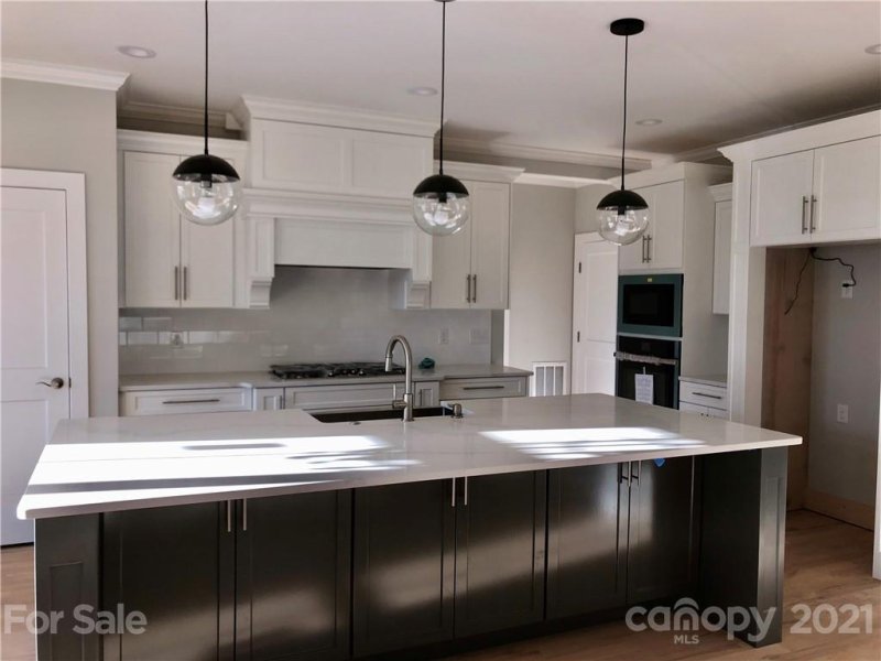 Property image 2 at 893 Players Ridge Road, Hickory, NC 28601