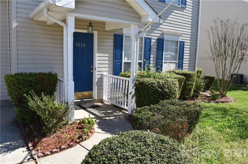 Property image 3 at 7115 Smithton Lane, Charlotte, NC 28213