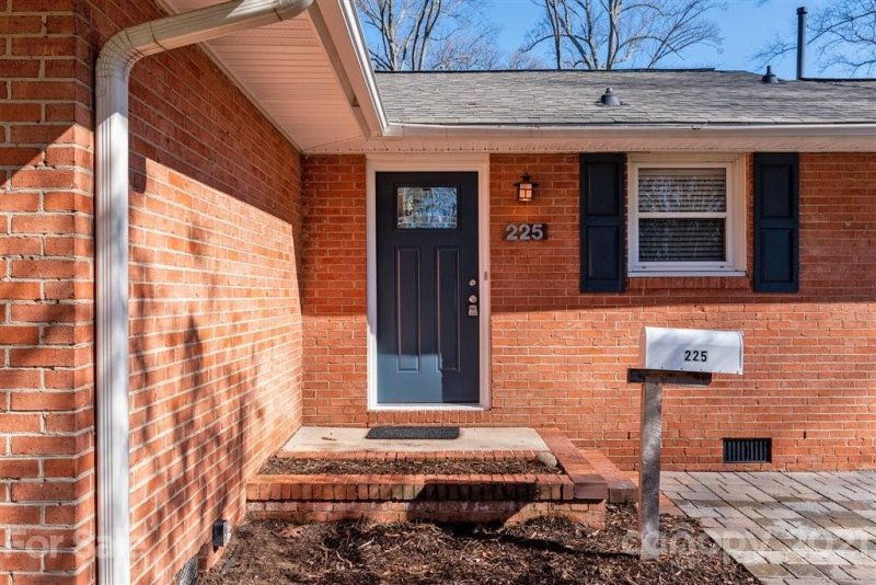 Property image 4 at 225 Seneca Place, Charlotte, NC 28210