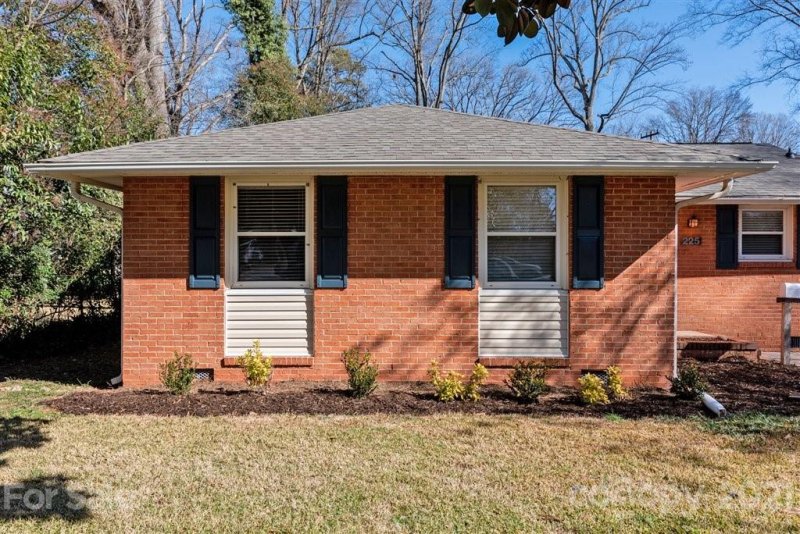 Property image 5 at 225 Seneca Place, Charlotte, NC 28210