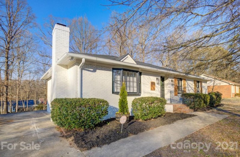 Property image 3 at 1718 Old Towne Court, Charlotte, NC 28217