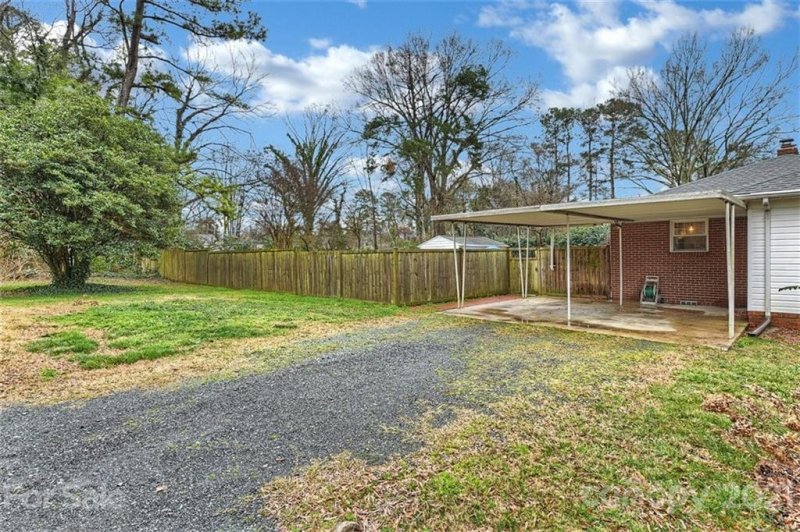Property image 3 at 1666 Medford Drive, Charlotte, NC 28205
