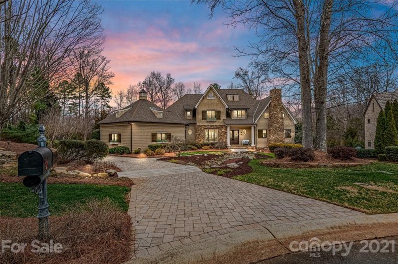 1009 Clover Crest Lane