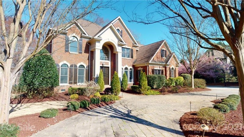 Property image 2 at 8009 Caliterra Drive, Matthews, NC 28104