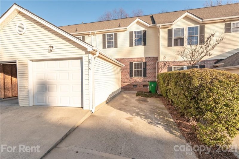 7015 Walnut Ridge Court