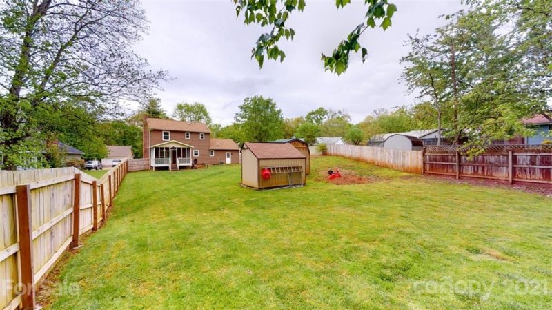 Property image 3 at 2 Marlwood Court, Asheville, NC 28804