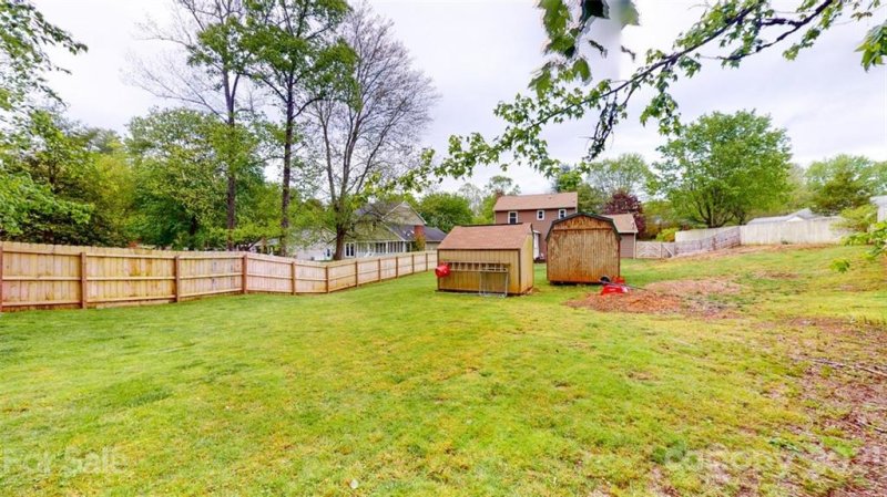 Property image 4 at 2 Marlwood Court, Asheville, NC 28804